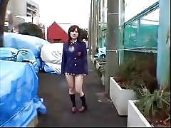 Îi place să încerce lucruri noi japoneză