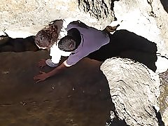 Tugas prins în roci