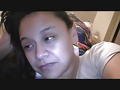 Ea nu se poate relaxa deoarece vecinii au tare sex