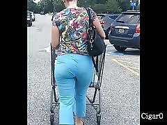 Pawg jiggly în spandex albastru