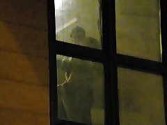 Băieţi uitam la vecinii