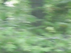 Adolescent vecin s mama în curte