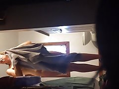 Soţia fierbinte după duş