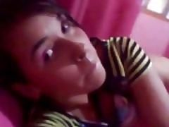 Bruneta vrea să dea fund